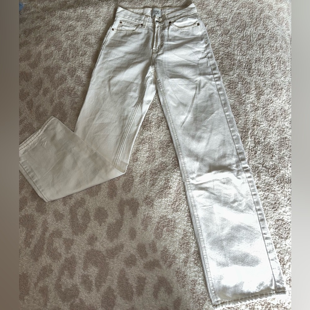 BDG cowboy cut straight leg cream/white jeans